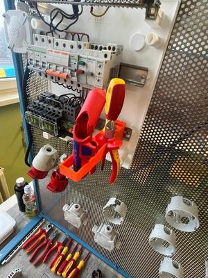 Držák nářadí na DIN lištu   