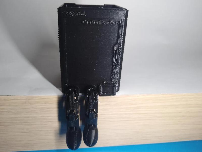 Centauri Carbon with legs   