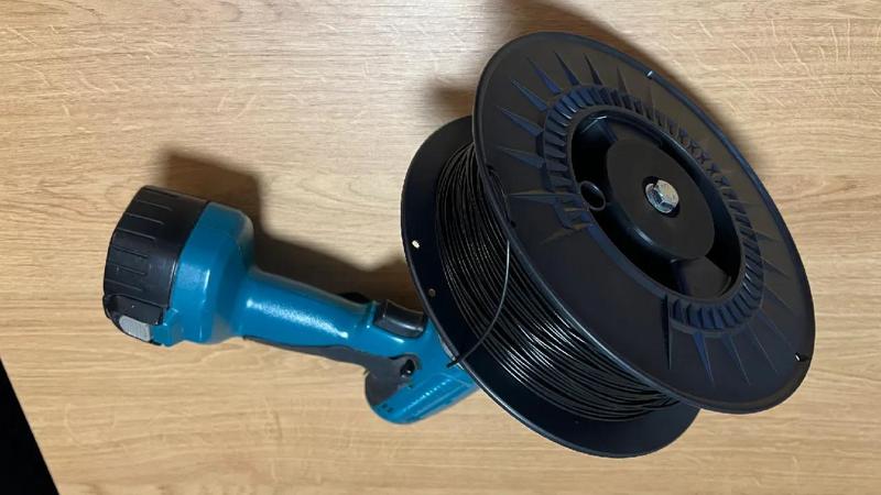 Filament holder for drill (Držák filamentu)   