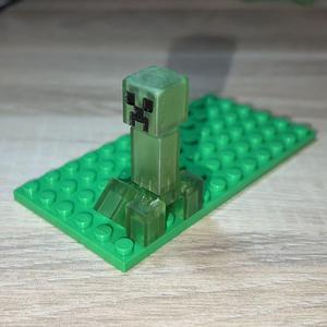 Movable Body Parts of Creeper from Minecraft - a Lego compatible model