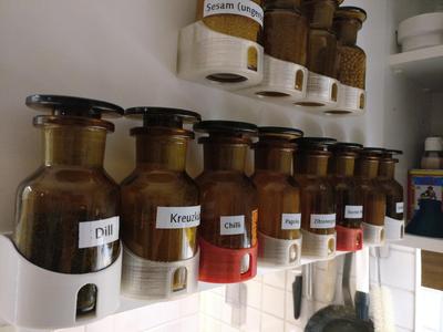 wall mount for 100 ml spice bottle / wide neck reagent bottle