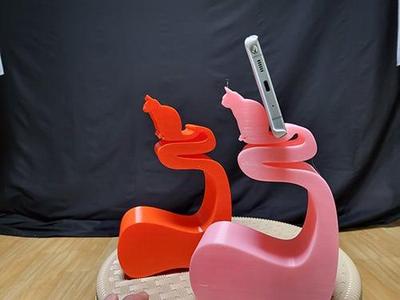 Dr. E Fat Tail Cat Tall Smartphone Stand - "Birdie"