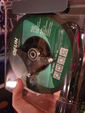 DIY Spool holder for cereal boxes