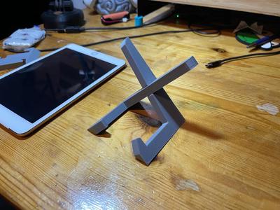 Simple smartphone/tablet holder   