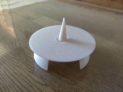 Candle holder with adjustable spike