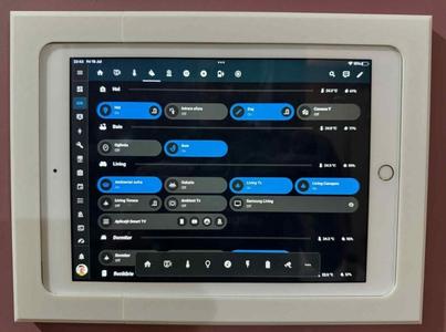 Apple iPad Pro - 9.7" Wall Mount