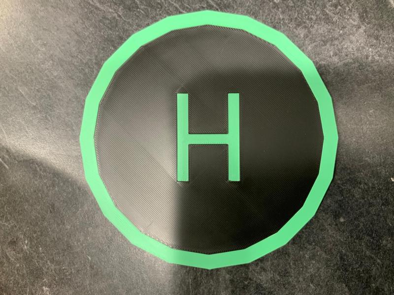 Small drone landing pad