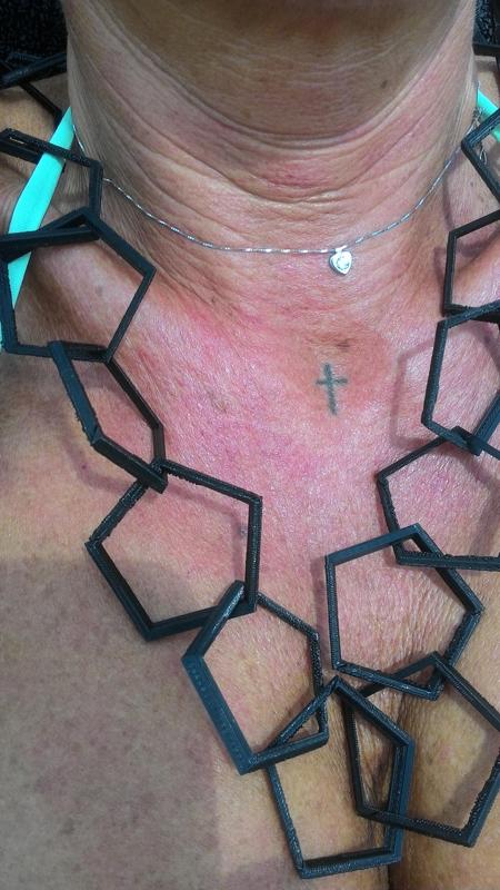 Necklace with pentagonal links
