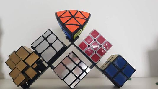 Cube Holder(Up to 6 cubes)