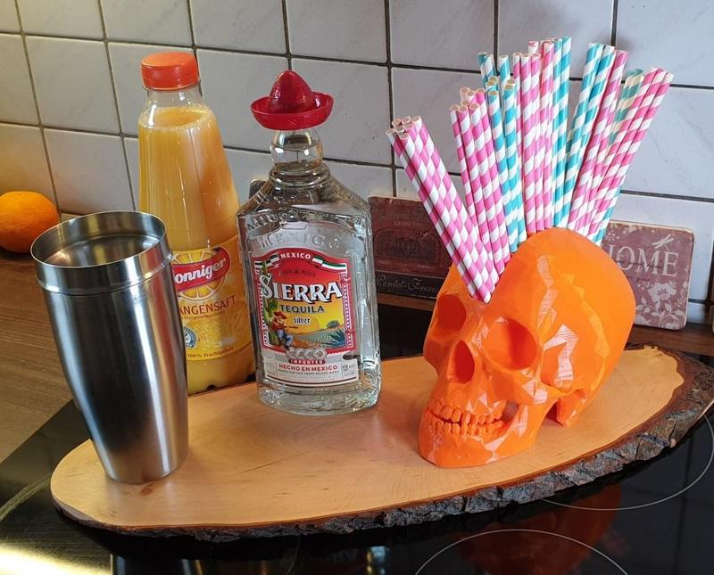 Mohawk Skull Straw Dispenser