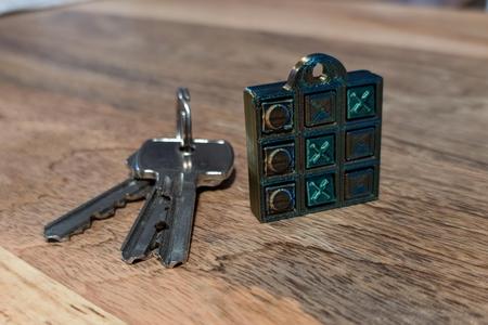Keyring tic tac  toe
