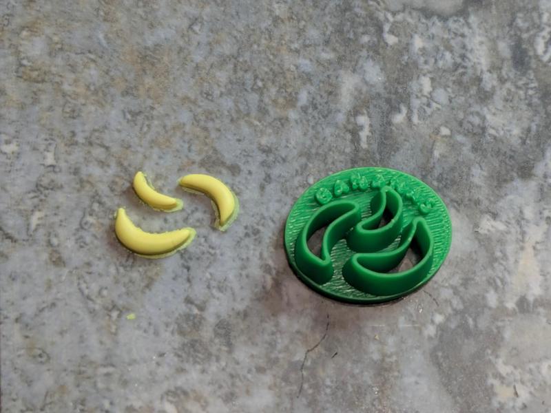 Banana Clay Cutter Micro Outline