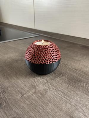 Round tea light holder with Voronoi look