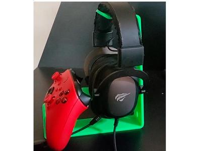 Headset and XBOX Controller Stand