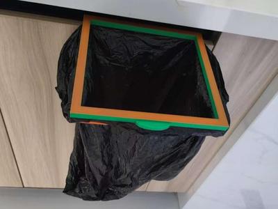 Kitchen Cabinet Trash Bin