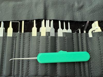 Quick-Release Lockpick Handle