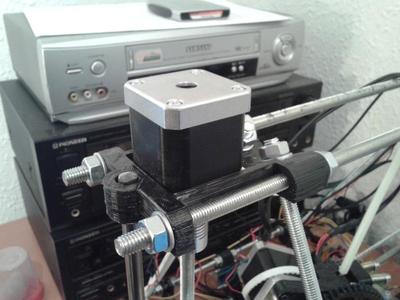 Integrated Z motor mount, frame vertex and rod clamp for Sells Mendel