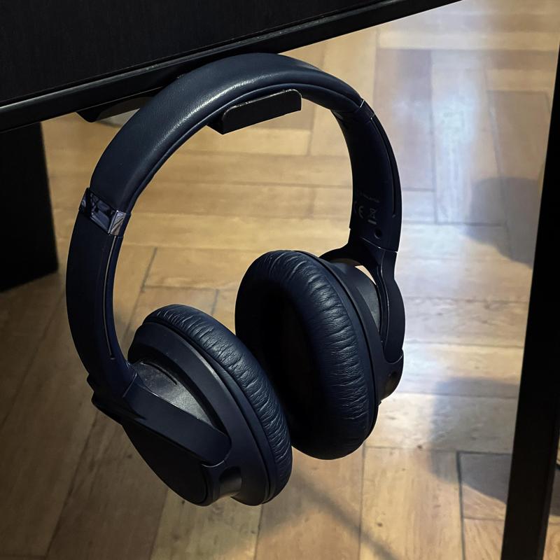 Single headphones holder- Ikea Table