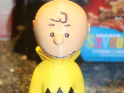 URBAN BUGS CHARLIE BROWN HEAD AND ZIGZAG HOODIE