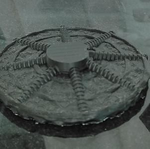 Alien Xenomorph head statue