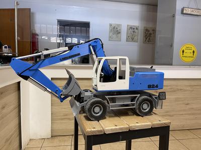 LIEBHERR 924 WHEELED EXCAVATOR 1/14 (UPER HALF ONLY)