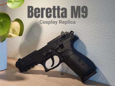 Beretta M9 – One-Piece Display or Cosplay Model 