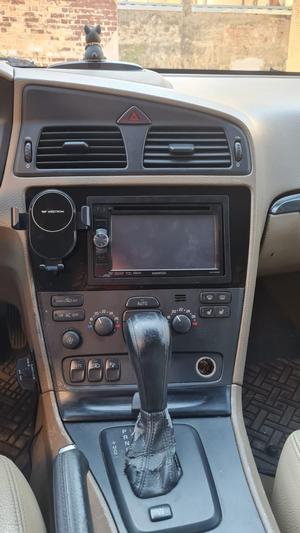 Volvo V70, S60, XC70 radio frame double din
