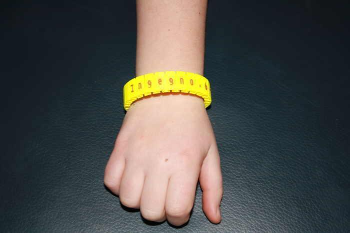 Customizable dual flexible name bracelet