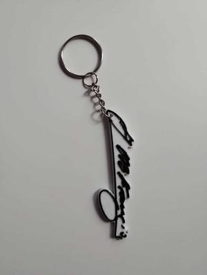 Keychain and Pin with the signature of Juan Manuel Fangio F1 racer