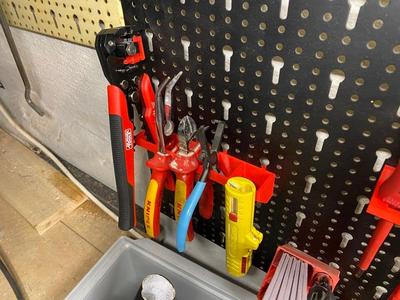 Zangenhalter EU Lochwand / Pliers Mount EU Pegboard