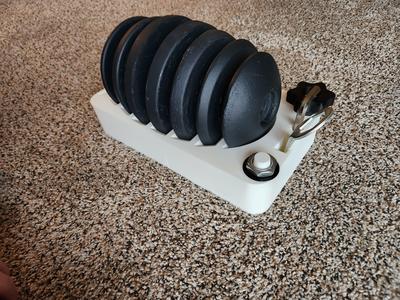 Adjustable kettlebell plate rack with 1/2 kg weight slot