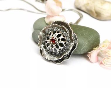 Sculpted jewelry pendant - 3D model for download