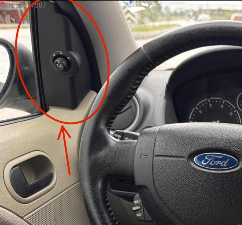 Ford Fiesta 2003-2009 mirror inner cover (Left)