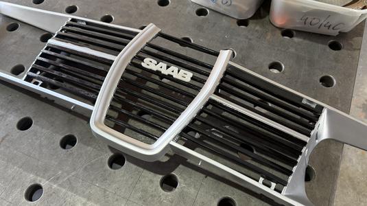 Saab 96 - front badge