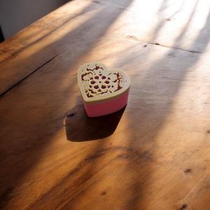 Heart-Shaped Box 011