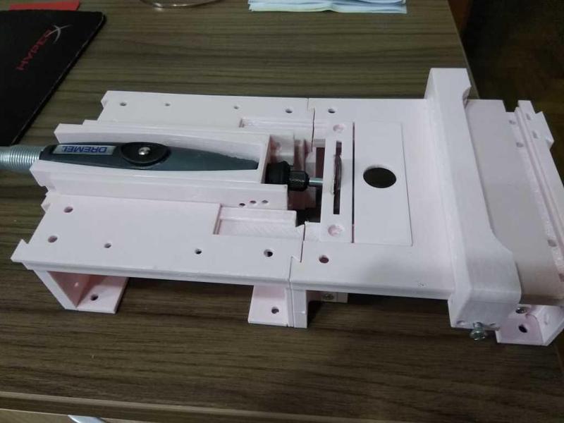 Dremel table saw with cutting angle adjustment