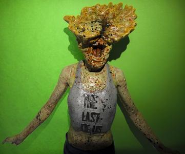 STATUE CLICKER FEMALE