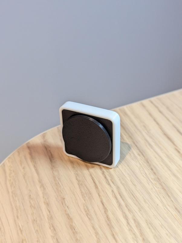 Compact fidget spinner