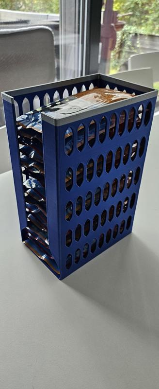 Storage box for wet food pouches from (C) Felix