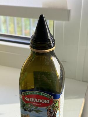 Oil bottle spout