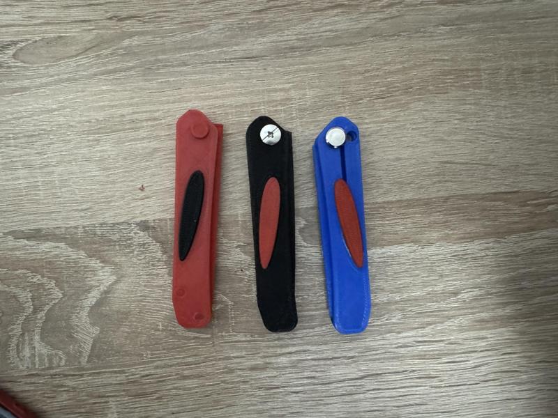 liner lock folding knife