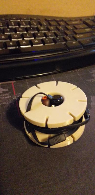 Earphone earbud spool