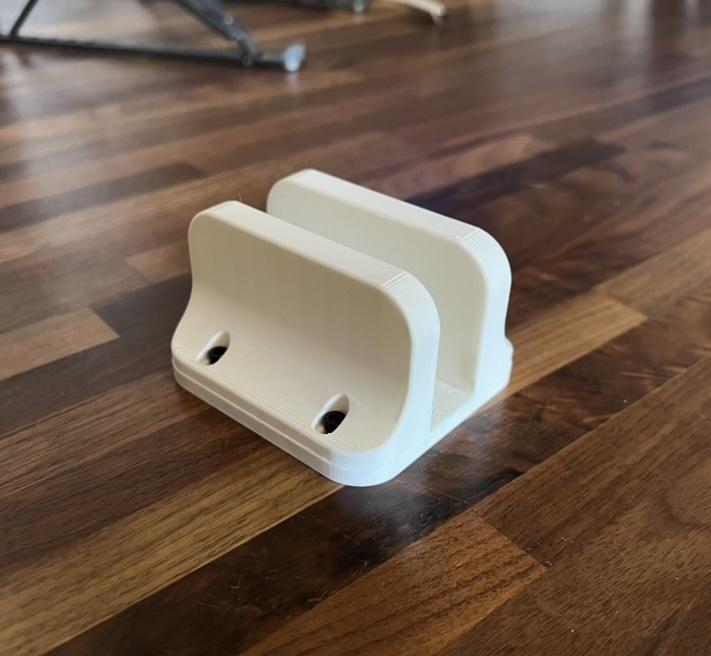 Adjustable laptop stand (fully mac compatible)