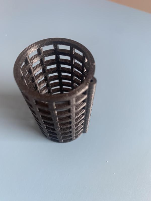 Fishing feeder basket