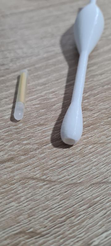 Schwimmer / Pose mit Knicklichtanbringung