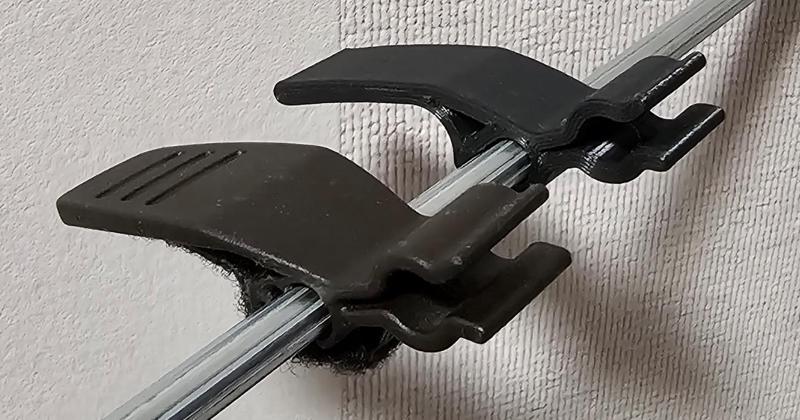 Touareg 7P boot curtain clip 7P689877345