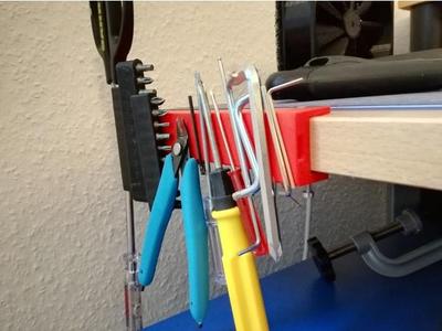 Magnetic tool holder