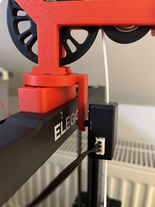 Slightly longer filament sensor arm