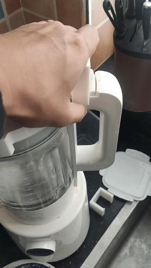 Xiaomi wall breaker locking device