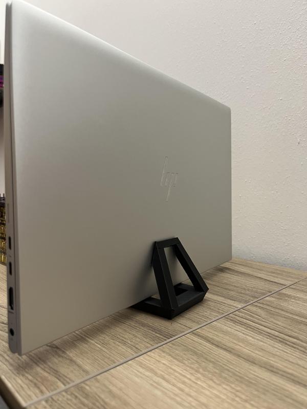 Laptop vertical stand